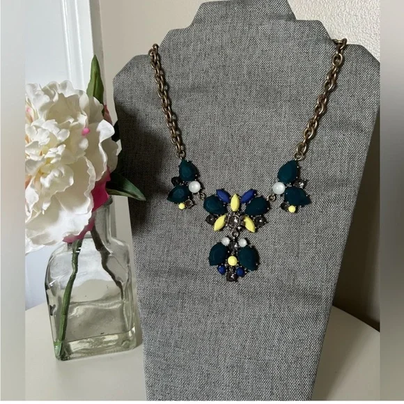Statement Necklace - Picture 1 of 5